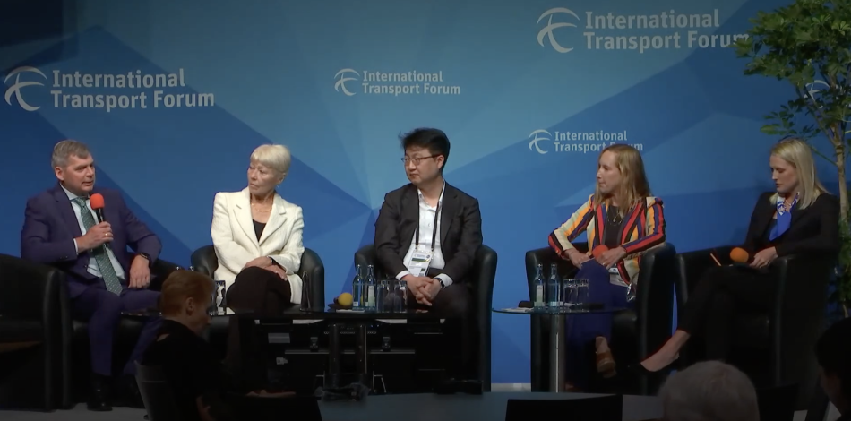 Photo of the panel discussion with Tim Shearman